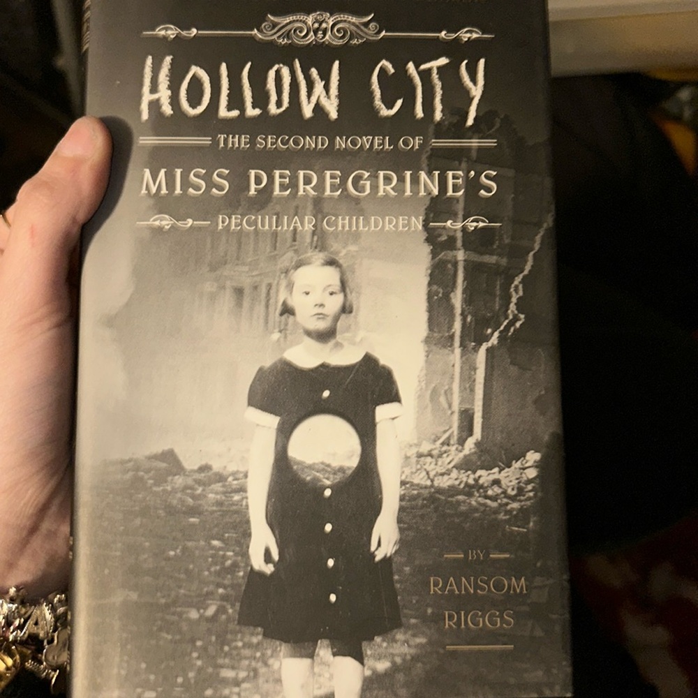The second novel of Miss PEREGRINES peculiar children.